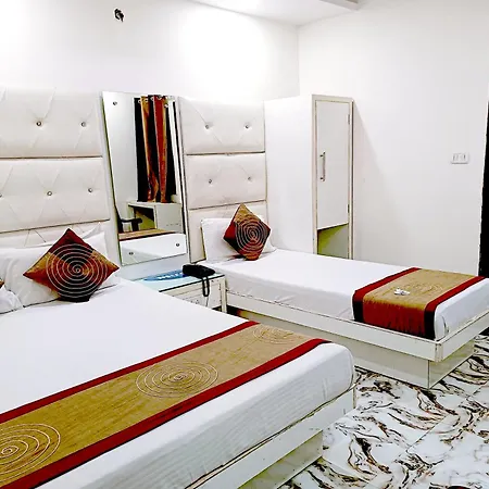 Hotel Crystal Deluxe - By RSL Hospitality